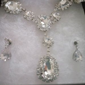 Necklace and Earring set